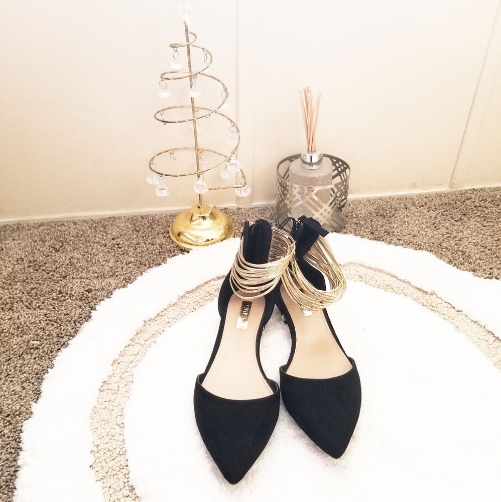 Forever 21 Black & Gold Pointy Flats NWOT